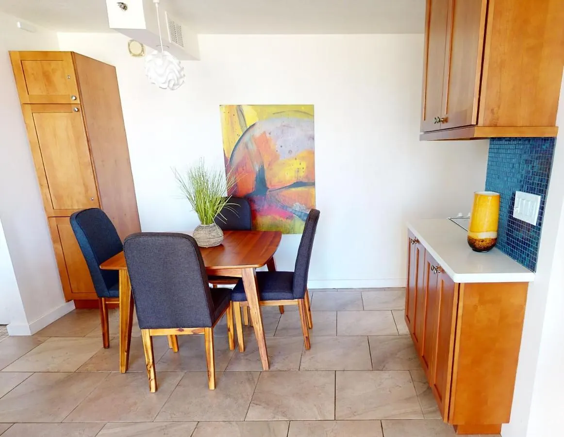 Artsy 32Nd Floor Condo With Modern Furnishings & Gorgeous Ocean Views Condo Honolulu USA